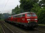 In den eigenen Rauchschwaden die 225 018-1 und 225 071-0 mit Stahlzug in BO Hamme.(28.05.2008)