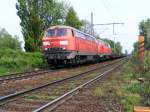 Diesel-Doppel 225 020-7 und 225 018 mit Stahlzug vor B BO Nokia nach Bochum Langendreer.(30.05.2008)