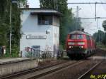 225 084-3 + 225 094-2 mit Gz am Haltepunkt Bochum-NOKIA. 05.07.2008.