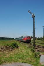 225 094 am 17.06.09 mit dem Mllzug 51027 nach Freilassing bei der Ausfahrt in Tling