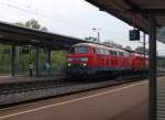 225 017 zieht 185 308 nach getaner Arbeit beim Jubilum 150 Jahre Plochingen - Reutlingen (KBS 760)durch den Bahnhof Gppingen.