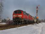 Die 225 084 und eine weitere als Schubloks eines Kesselwagenzuges der von einer Ludmilla angefhrt wurde am Einfahrt Signal von Alttting. (17.02.2010)