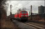 225 150 und 225 018 brummen mit einem Stahlzug von Oberhausen nach Bochum.