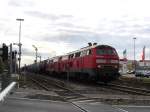 225 075-1 mit Kesselzug im Banhof Illertissen ausfahrt Richtung Ulm,am 26.10.2005