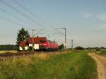 Hier zu sehen ist 225 025 mit einer Schwesterlok BR 217 als LZ am 12.07.2010 in Kfering bei schnstem Sonnenschein.