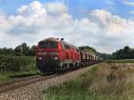 Die 225 805 und eine Weitere am 09.08.2010 mit einem Petrolkoks Zug unterwegs bei Heiligenstatt.