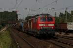 225 051-2 + 155 009-4 mit einem Gterzug in Dsseldorf-Rath am 20.07.2010