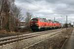 225 073-6 war am 14.01.11 als Lz Richtung Mnchen zusammen mit einer zweiten 225 und 233 151-0 in Poing unterwegs.