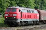 Die 225 028-0 zieht die bergabe von Dsseldorf Reisholz durch Ratingen Lintorf am 05.05.2011