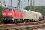 225 029-8 zusammen mit 225 117 mit Spritzzug in Gremberg am 04.06.2011