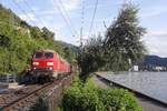 225 024-9 und eine weitere unerkannt gebliebene 225er ziehen am 12.08.2011 einen auf Grund der Arlbergsperre umgeleiteten Gterzug, bestehend aus 4 Wagen, zwischen Bregenz und Lindau am Bodenseeufer