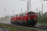 225 024 und 225 117 am 9.5.12 bei strmenden Regen in Ratingen-Lintorf.