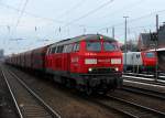 225 021 mit einem Stahlzug am 17.02.2010 bei der Durchfahrt in Dsseldorf-Rath.