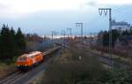 225 100-7 fuhr am 30.11.2012 mit einem Schwellenzug von Papenburg richtung Bremen, hier in Leer.