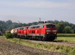 Die 225 809 und die 225 806 mit einem Gaskesselzug am 25.08.2009 unterwegs bei Tling.