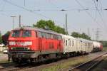 225 117 zog am 25.5.13 einen Spritzzug und 225 024 am Zugschluss nach Flandersbach durch Ratingen-Lintorf.