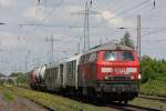 225 117 zog am 25.5.13 einen Spritzzug und 225 024 von Wedau zum Rhein.Vorher war der Zug im Angertal zum Blumen Gieen unterwegs gewesen.