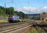 225 002-5 der NBE zieht am 19. Juni 2014 einen leeren Containerzug durch Kronach in Richtung Lichtenfels.