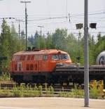 Gleich geht´s los. 225 100-7 (9280 1225 100-7 D -BBL) wuchtet gleich einen Zug mit Gleisen und Weichen aus dem Hbf. von Hof. Gebaut wurde am 21.08.2015 zwischen Sleb Plößberg und Asch und zwischen Marktredwitz und Weiden. Die Lok der BBL Logistik Hannover wurde als Baureihe 215 im Jahr 1970 von Henschel gebaut. 21.08.2015