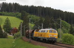 225 010-8 und 214 008-5 mit dem Bauz 83453 (Offenburg-Titisee) bei St.Georgen 29.5.16