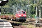 13.06.2026, 16:59 Uhr: 225 122-8 mit G�terzug bei der Vorbeifahrt am Bf K�ln-West in Fahrtrichtung K�ln-S�d.