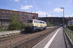 215 004-3 (9280 1225 004-1 D-ASLVG) hat eine Gleisstopfmaschine nach Merzig Saar gebracht.