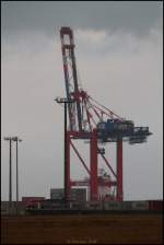 225 071-0 der NBE RAIL steht mit ihrem Containerzug auf der KV-Anlage des JWP Wilhelmshaven und wartet auf Ausfahrt.