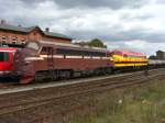 My 1155 und 1151 warten am 19.09.08 mit einem Schwellenzug in Haldensleben auf die Abfahrt richtung Westen.