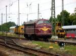 Am 27.06.2015 rangierte 227 004 in Stendal und fuhr dann mit ihrem Bauzug weiter in Richtung Salzwedel.