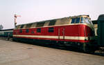 DR 118 585 mit Nahverkehrszug am 29.08.1990 im Bf.
