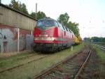 V 180 321 von Uwe Adam steht am Abend des 8.6.2007 in Eystrup an der Wiebe Werkstatt mit Bauzug abgestellt