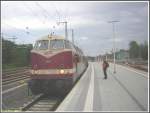 Lok 203 der MEG (ex BUNA 203) stand am 21.07.2007 mit einem Schotterwagenzug aus Flachwagen fr die Gleisbauarbeiten an der Strecke am Flughafen Regionalbahnhof im Bahnhof Frankfurt am Main-Stadion.