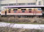 Eine ausrangierte V180 geniet ihren Ruhestand am Karsdorfer Zementwerk; 24.11.2007