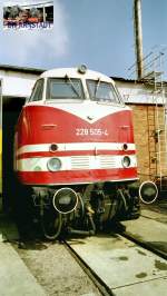 BR 228 (V180) im Bw hist. Arnstadt, Aufnahme um 2000