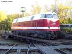 Fotografenglck: Die 118 075-0 (spter 118 575-0) des DTM Berlin mute am 12.11.08 wegen Filmaufnahmen im Lokschuppen auf einer der beiden Drehscheiben Platz nehmen und lie sich so in der warmen