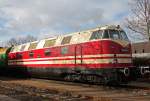 Die nichtbetriebsfähige 118 005-8 des Bw Arnstadt/hist. ist die erste Serienlokomotive der Baureihe V180 die 1963 von der DR in Betrieb genommen wurde. Hier zu Gast zu den 7.Eisenbahntagen des Eisenbahnmuseums Leipzig am 19.03.2011.