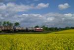 204 022 der PRESS und 118 770 der MTEG (Schublok) fuhren am 28.05.13 den Kessel durch das Vogtland Richtung Hof, hier in Syrau.