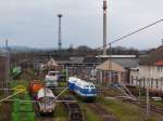 Blick ins ehemalige BW Nordhausen mit den zwei abgestellten ehemaligen V180 der Infra Leuna. Die hintere Lok hat schon das Logo des neuen Eigentümers der ITB. 20.12.2014