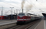 118 770 verlässt als Schublok des von 01 0509 geführten Sonderzug nach Putbus am Morgen des 21.05.16 Bitterfeld Richtung Dessau und macht dabei mehr Ruß als die ziehende 01er.