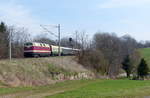 ITL 118 552-9 mit dem DPE 20101 von Löbau (Sachs) nach Eisenach, am 25.03.2017 in Hopfgarten bei Weimar.