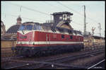 118614 fährt solo am 21.11.1990 durch den HBF Erfurt.