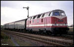 118741 steht hier am 19.10.1991 geparkt mit einem Leerzug im Bahnhof Güsen.