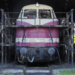 Die Diesellokomotive 118 005-8 war Mitte August 2018 während der Aufarbeitung im Eisenbahnmuseum Arnstadt zu sehen.