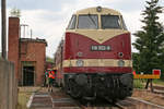 Durstig kam 118 552-9 der ITL - Eisenbahngesellschaft mbH mit ihrem Sonderzug zum Tag der offenen Tür des Modellbahnherstellers Piko in Sonneberg an.