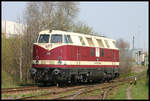 MEG 202 hat ihren Holzzug im Werk Friesau abgeliefert und kehrt hier am 23.4.2005 solo aus dem Werksgelände zurück.