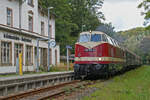 Am 24.9.23 war 118 757 mit einem Sonderzug unterwegs, hier ist der Zug im Bahnhof Grünhainichen-Borstendorf Richtung Pockau-Lengefeld zusehen.