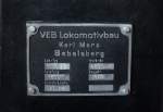 Die im Lokschuppen Schwarzenberg  abgestellte V 180 mit der Werksmummer  280 185 wurde  1969 im Lokomotivbau  Karl Marx  in Babelsberg gebaut, wie das Lokomotivschild  ausweist.