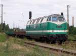 118 004 (ehemals eine V 180 der DR) von  Import Transport Logistik Eisenbahngesellschaft mbH  mit einem Güterzug in Coswig (25.06.03)  