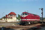 229 186-2 setzt in Mühlhausen um. Im August 1997 war die Strecke zwischen Bad Langensalza gesperrt, Züge aus Leinefelde mussten wenden. Das Stellwerk Mn ist heute nicht mehr in Betrieb und verfällt. Negativ Scan