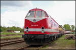 CLR 229 147-4 steht mit zwei Loks der luxemburgischen Baureihe 1800 auf einem frei zugänglichen Teil der Magdeburger Hafenbahn am Wissenschaftshafen.